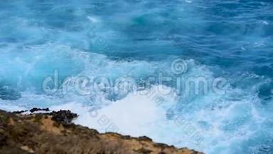 <strong>夏季</strong>热带海滩蓝色海洋自然景观与白色波浪在热带<strong>夏季</strong>岛。